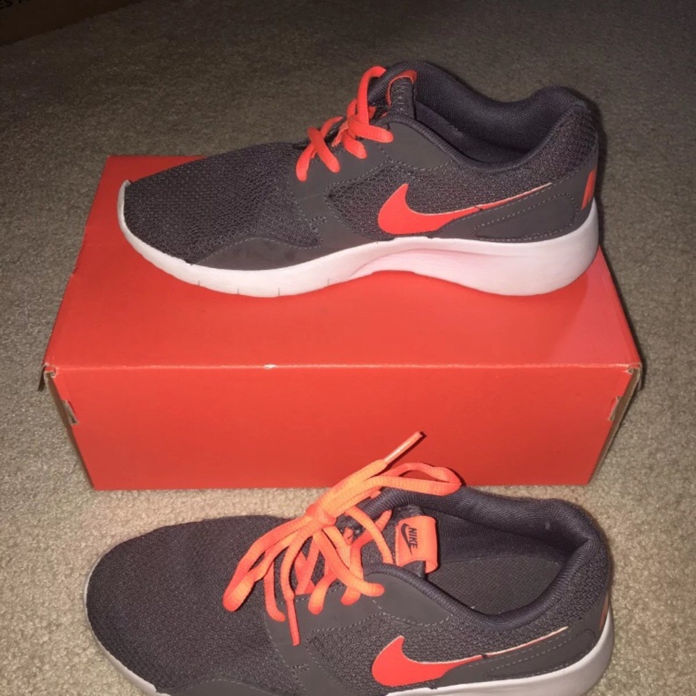 Boys Nike youth size 6